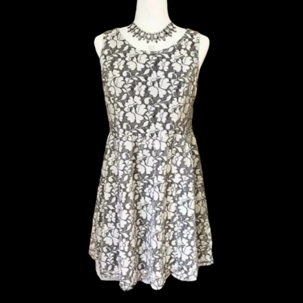 ⛔️SOLD⛔️ XHILARATION Sleeveless Floral Lace Midi Dress Black & White Sz Large - Picture 3 of 14